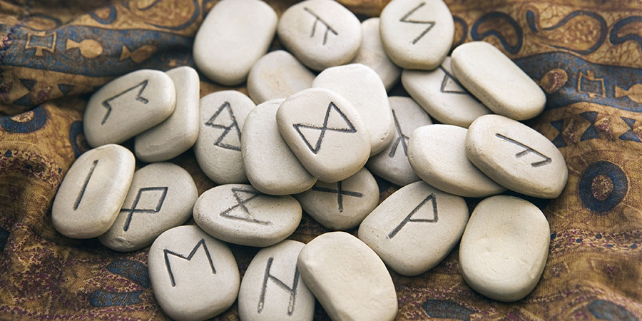 Le rune: l’antico alfabeto degli dei
